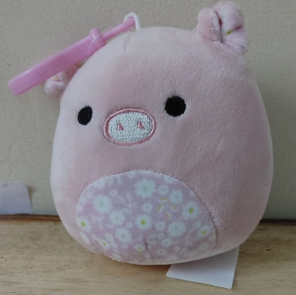 3.5" Easter 2023 Squishmallows Peter The Pig Floral Belly Keychain Clip